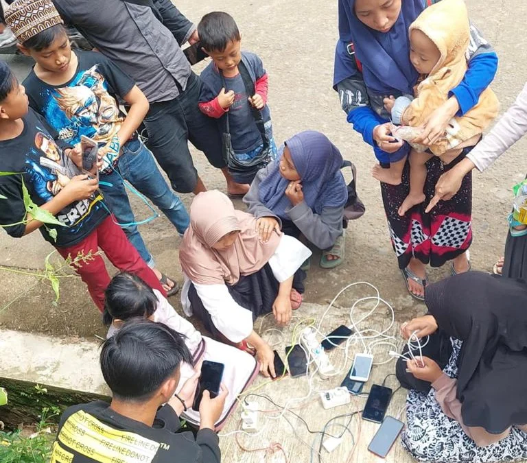 Amazing - Pasca Gempa 5,6 Cianjur - XL Axiata Percepat Pemulihan Jaringan dan Sediakan Akses Telepon Gratis