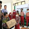 Cegah Stunting, 955 Pelajar Terima Paket Makanan Bergizi