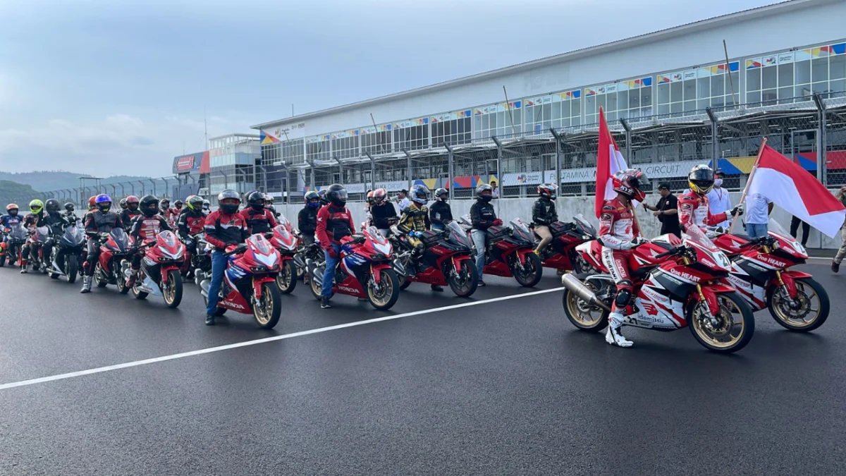 Lebih dari 90 Bikers CBR Honda Jateng Ramaikan CBR Track Day di Mandalika