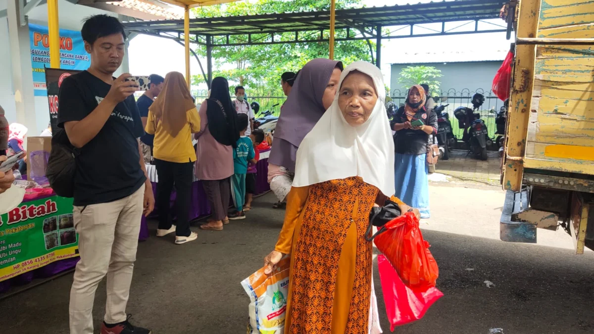 PERUMDA Tirta Kajen berpartisipasi dalam Bazar Pangan Murah. (Hadi Waluyo)