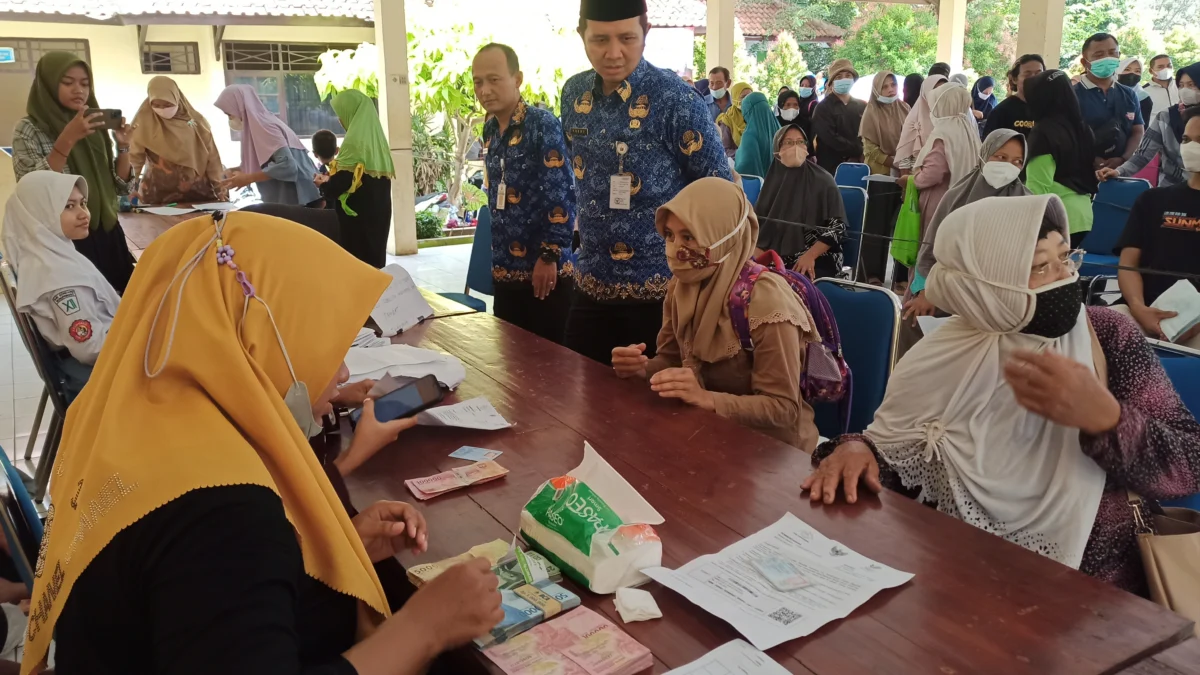 Dinas Sosial Kabupaten Pekalongan Pantau Penyaluran BLT Bagi Ribuan KPM