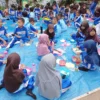 Siswa SDN Proyonanggan 03 Batang diajak gemar makan ikan dan sayur. (RADAR PEKALONGAN/NOVIA ROCHMAWATI)