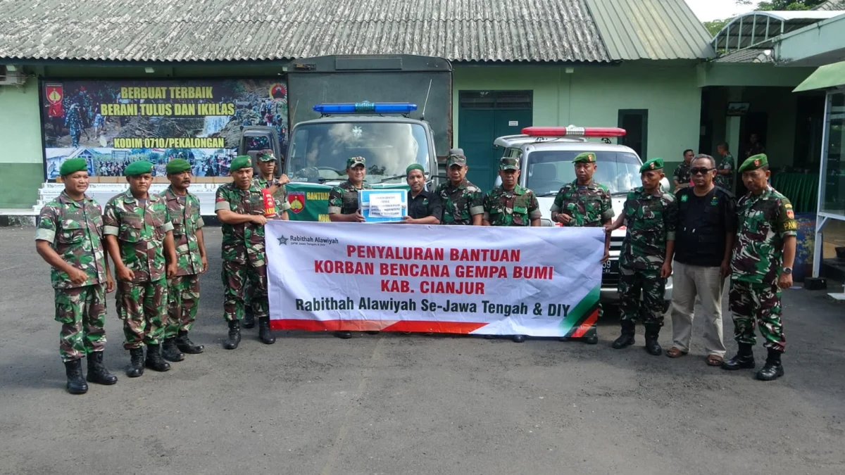 Kodim 0710/Pekalongan bersama Rabithah Alawiyah Kirim Bantuan untuk Korban Gempa Bumi Cianjur