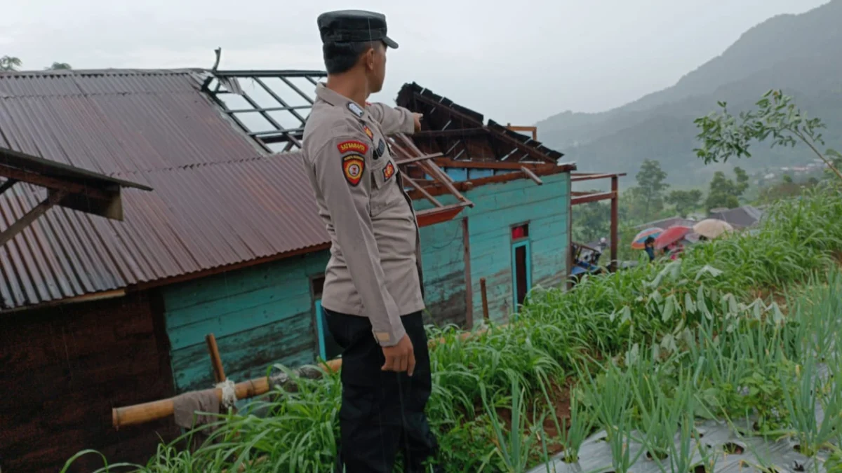 Lima Rumah dan Satu Masjid Rusak Dihajar Puting Beliung di Petungkriyono