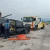 Alphard Sruduk Trailer di Jalan Tol, 3 Orang Meninggal