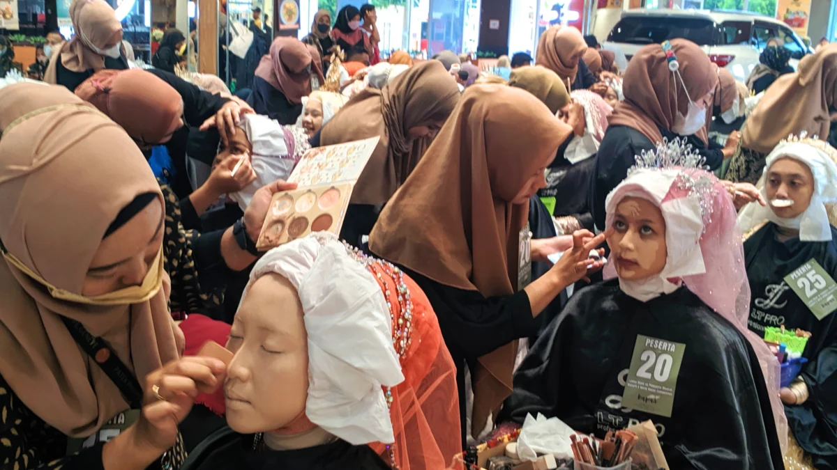 Meriah, Kompetisi Make Up Pengantin Muslim Modern Dan White Henna Wedding