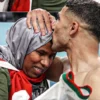 Bikin Haru, Momen Achraf Hakimi Peluk dan Cium Sang Ibu usai Maroko Kalahkan Belgia