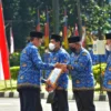 HUT ke-51 KORPRI, Serahkan Penghargaan Prestasi