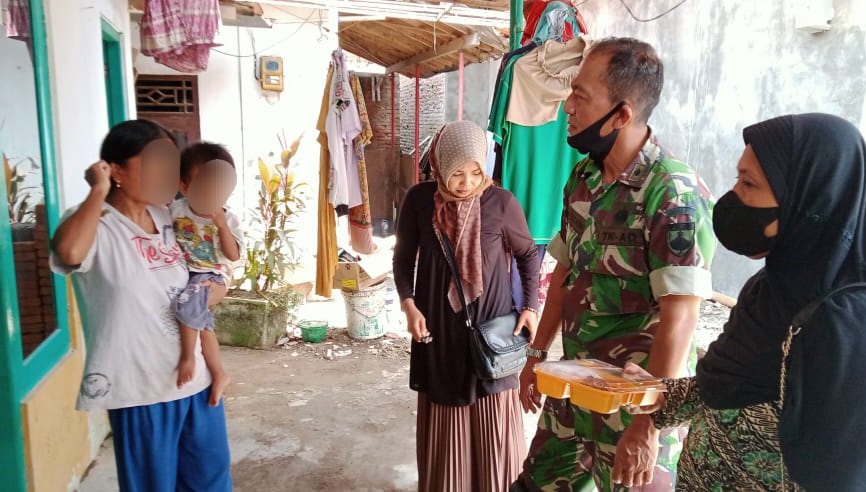 Danramil 02/Pekalongan Timur dan Kader PKK Pantau Perkembangan Anak Stunting