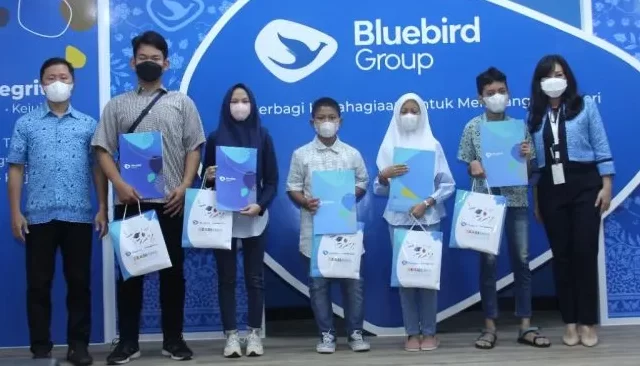 Bluebird Salurkan Beasiswa Rp2 Miliar kepada 2.200 Anak Pengemudi