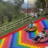 Ketagihan, Fatur sampai 3 Kali Seluncuran di Rainbow Slide Kembanglangit Park