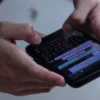 Cara Mengubah Bentuk Tulisan Menjadi Warna Warni di WhatsApp