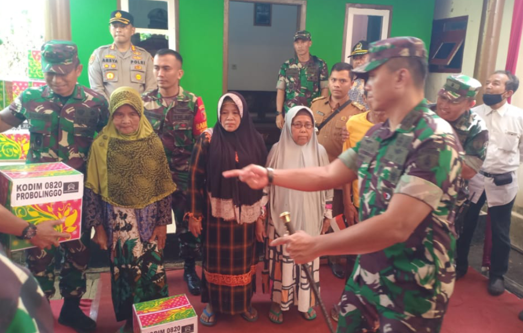 Danrem Baladhika Jaya Serahkan Rumah Hasil Rutilahu di Probolinggo