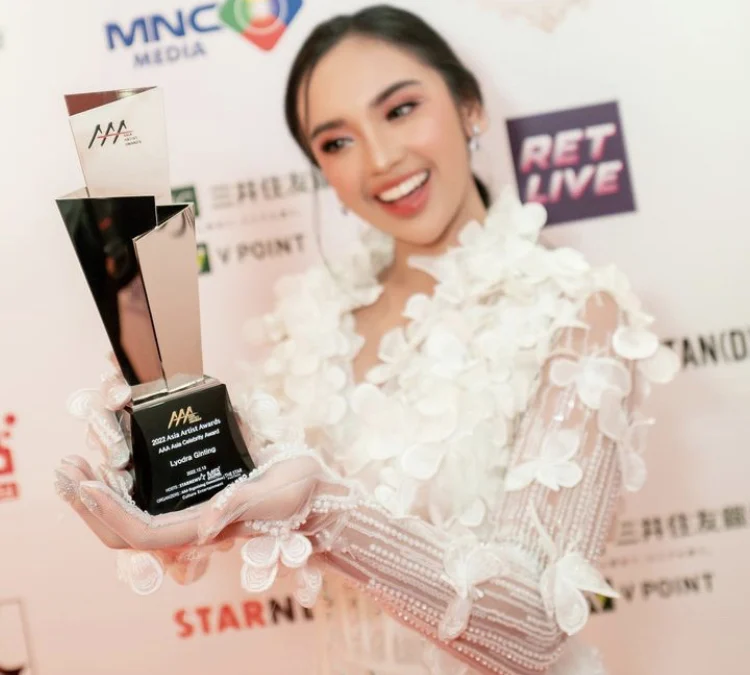 Bikin Bangga, Lyodra Bawa Pulang Penghargaan Asia Artist Awards di Jepang