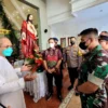 Wali Kota Pekalongan bersama jajaran forkopimda dan FKUB mengunjungi Gereja Katolik Santo Petrus Pekalongan untuk mengecek kesiapan perayaan Natal 2022, Sabtu (24/12/2022).