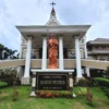 Gereja Katolik Santo Petrus Pekalongan mengadakan beberapa kali ibadah Misa Natal pada Natal 2022.