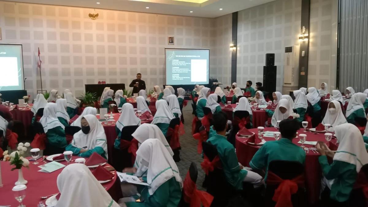 Mampu Tingkatkan Kepercaan Diri, Siswa SMK Muhamkar Dilatih Table Manner