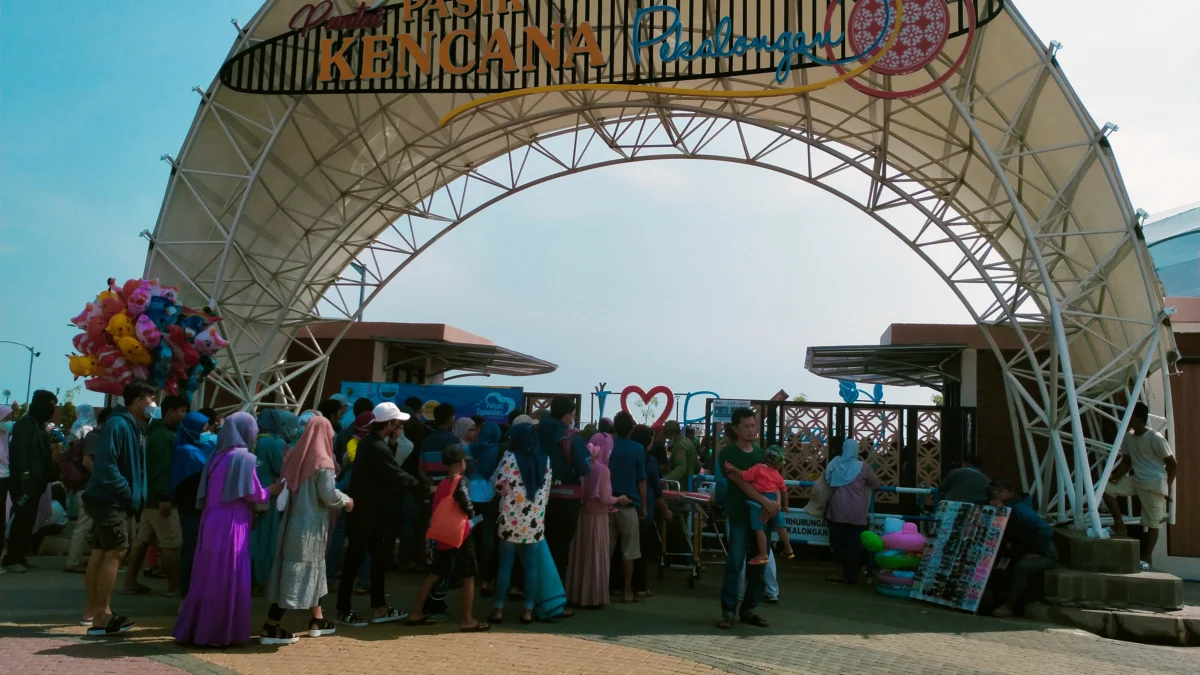 Liburan Seru di Taman Wisata Laut Pantai Pasir Kencana Kota Pekalongan