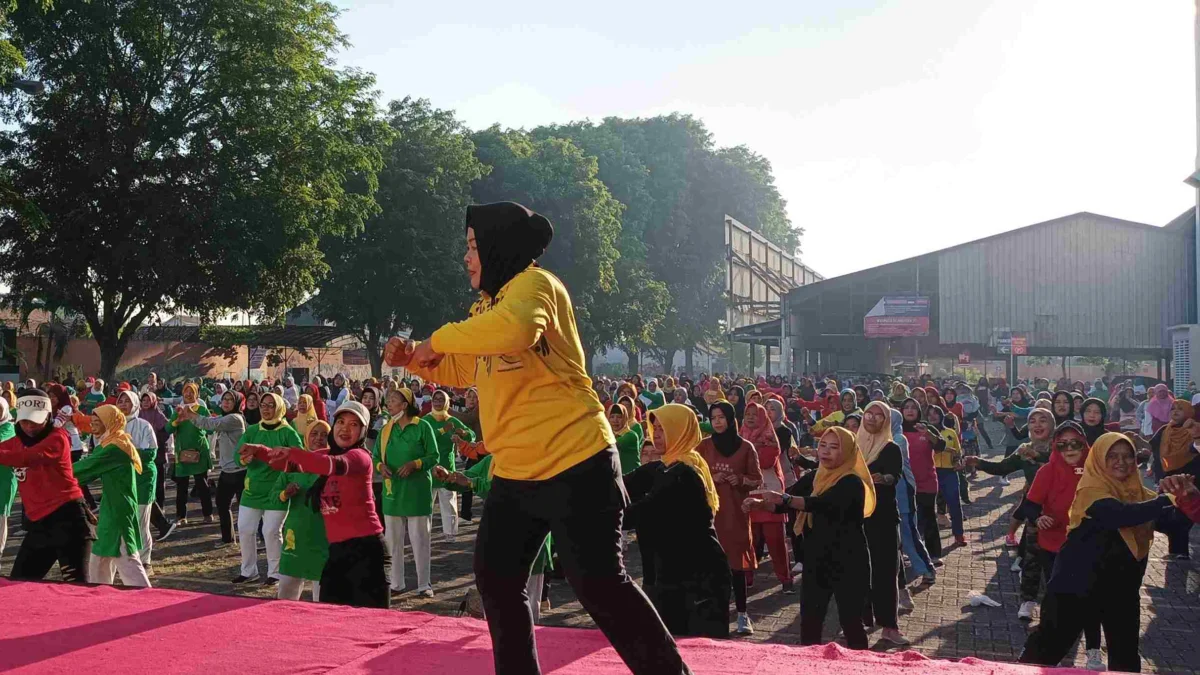 1.500 Ibu-Ibu Meriahkan Senam Sehat Peringatan HUT GOW dan Hari Ibu di Kota Pekalongan