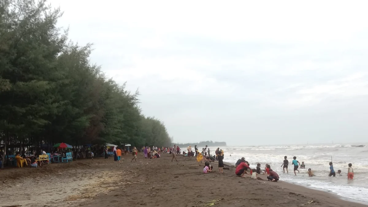 Pengelola Pantai Wonokerto Berbenah, Pengunjung Mulai Padati Area Wisata