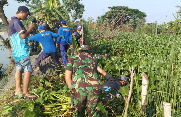 Letkol Endi Terjun Langsung Pantau Karya Bakti