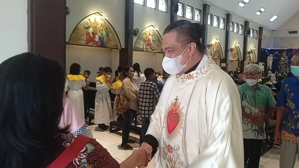 Kerinduan yang Terbayar, Umat Kristiani Akhirnya Bisa Ikuti Misa Natal Tatap Muka