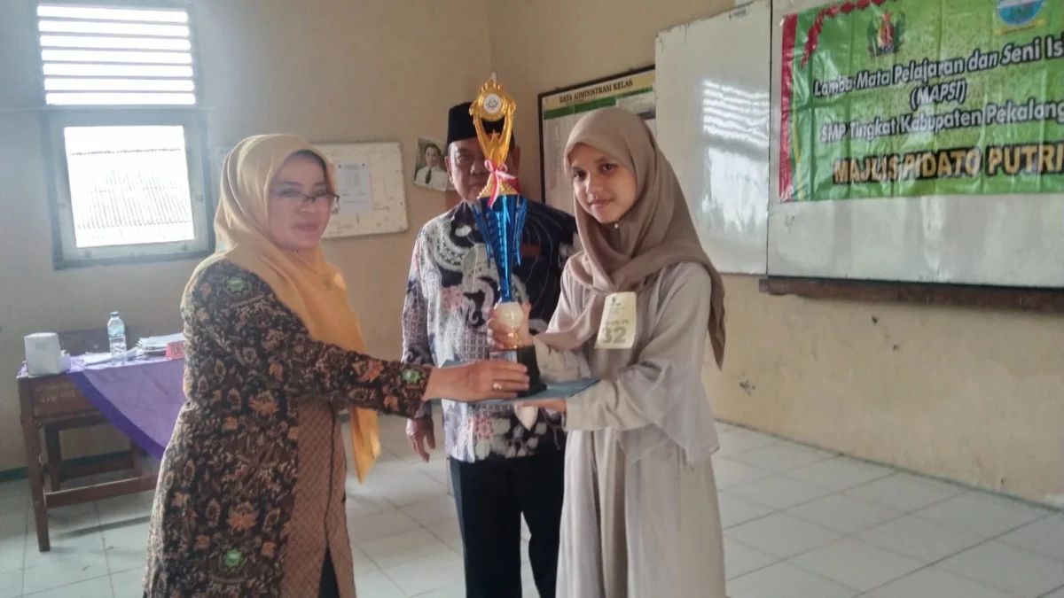 Maydiana Mahardini Siswa SMPN 1 Kedungwuni Juara 1 Pidato