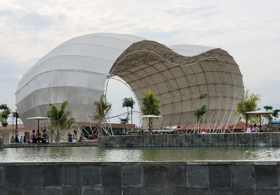 Obyek wisata Taman Wisata Laut Pantai Pasir Kencana Kota Pekalongan akan menggelar pesta kembang api pada malam tahun baru 2023