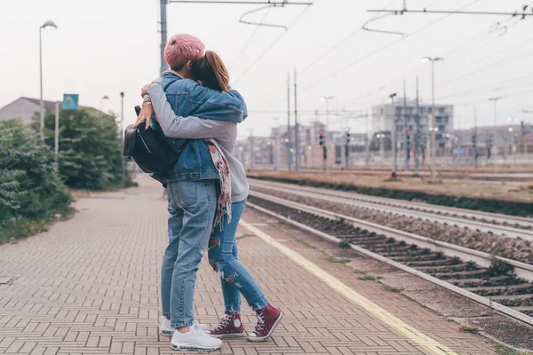 [CERPEN) Perempuan yang Kupeluk di Rest Area