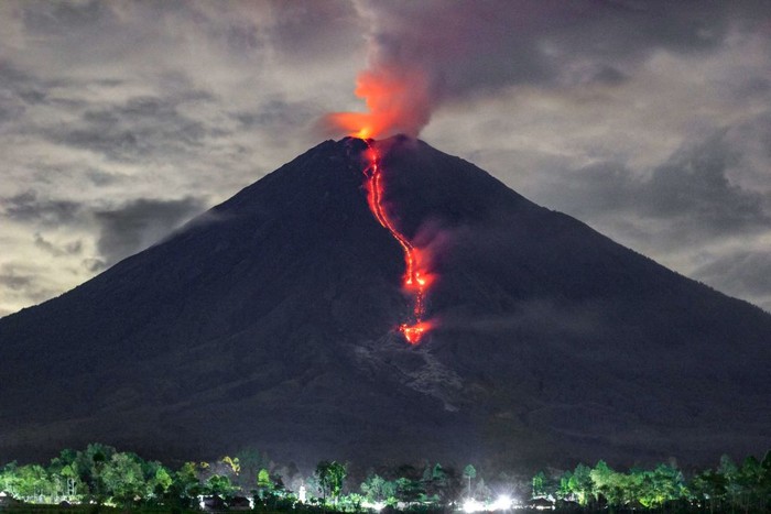 10 Negara dengan Gunung Berapi Aktif Terbanyak, Indonesia Peringkat 1 Loh