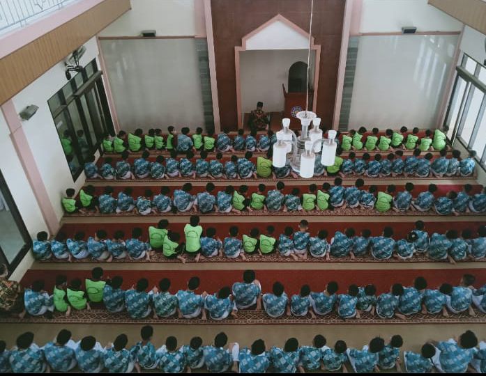 Bangun Karakter Relegius Siswa Lewat Sholat Dhuha.