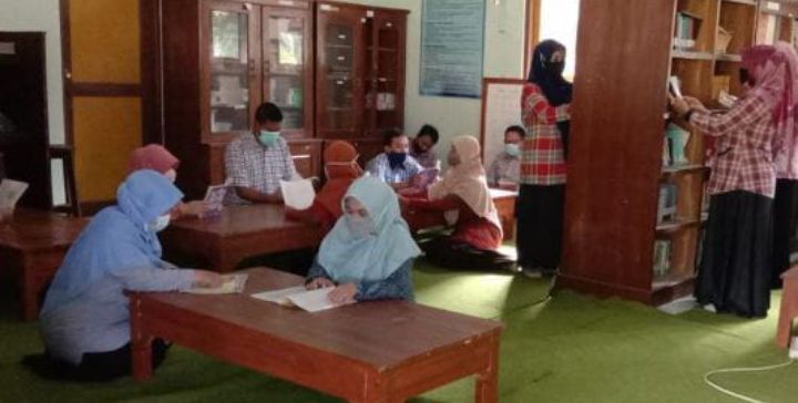 Tumbuhkan Minat Baca Warga SMPN 1 Sragi Melalui Gerakan Pasti Baca Pasti Bisa