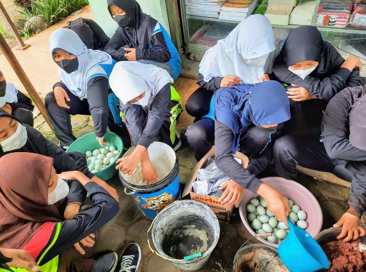 Miliki Dua Produk, SMPN 1 Tirto Cetuskan Jadi Sekolah Berbasis Wirausaha