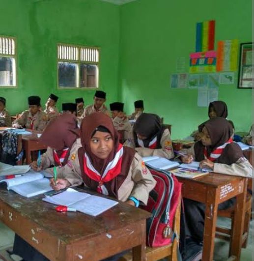 Bekali Siswa Berakhlak Terpuji