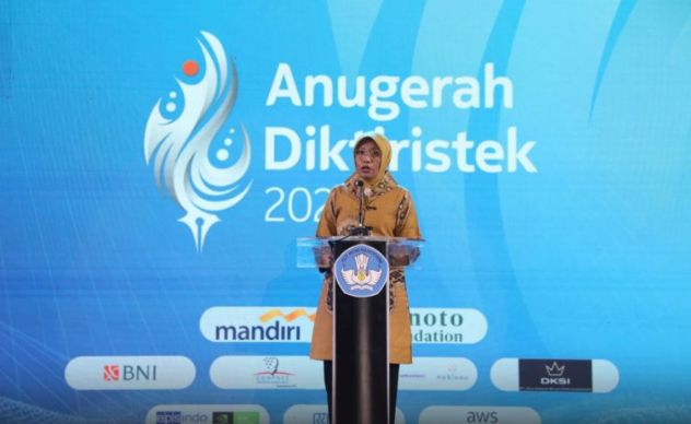 Inilah Perguruan Tinggi Penerima Anugerah Diktiristek 2022 Kategori Prioritas Nasional. Cek Kampusmu !!