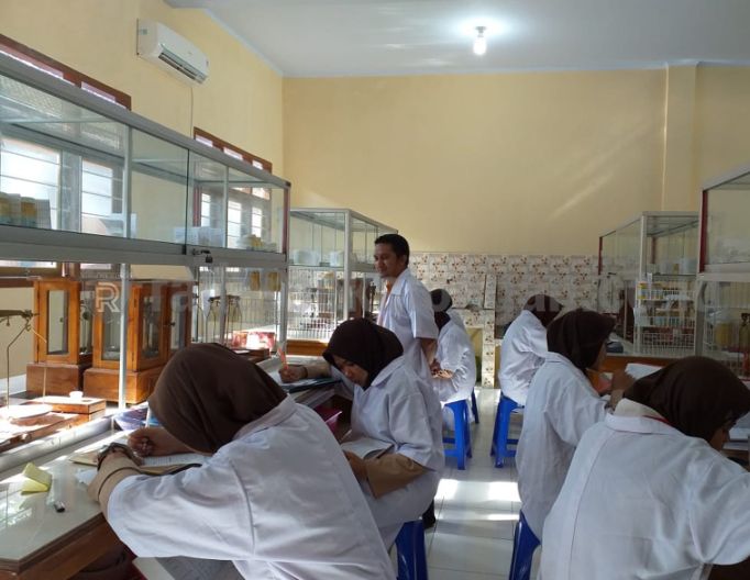 Lebih Lengkap dengan Laboratorium