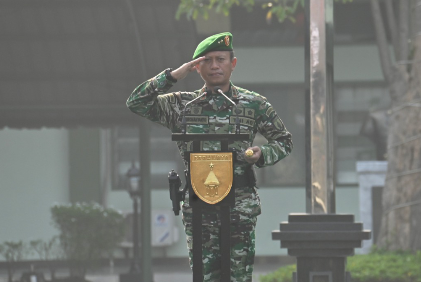 Pangdam V/Brawijaya Pimpin Upacara Peringatan Hari Juang TNI-AD ke-77 di Lapangan Ahmad Yani Makodam V/Brawijaya