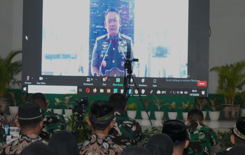 Pangdam V/Brawijaya Mengikuti Vidcon Bersama Kasad Dalam Rangka Kegiatan Baksos Peringatan Hari Juang TNI-AD ke-77 di Makorem 084/BJ