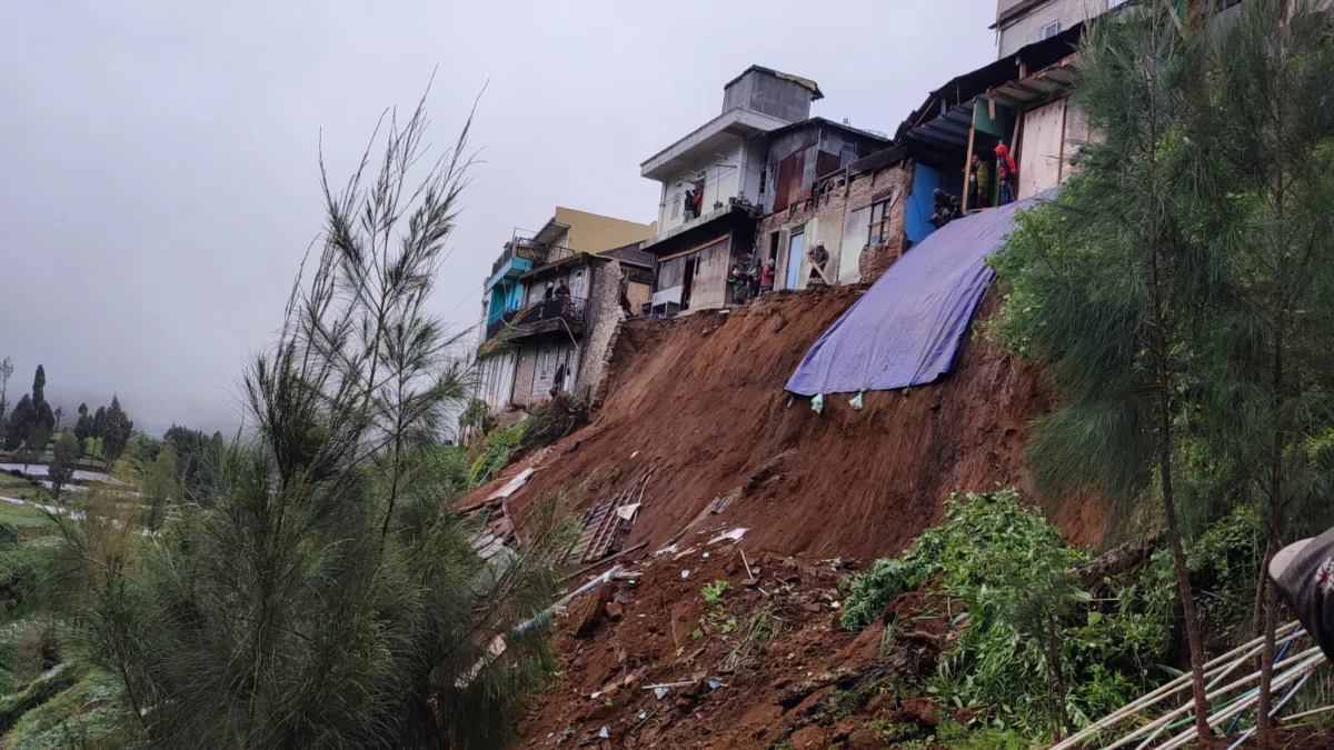 Senderan Ambrol, Ancam 4 Rumah di Kawasan Dieng