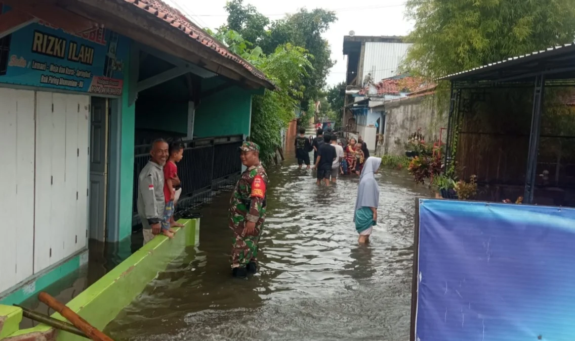 Babinsa Koramil Pekalongan Utara cek lokasi terdampak banjir