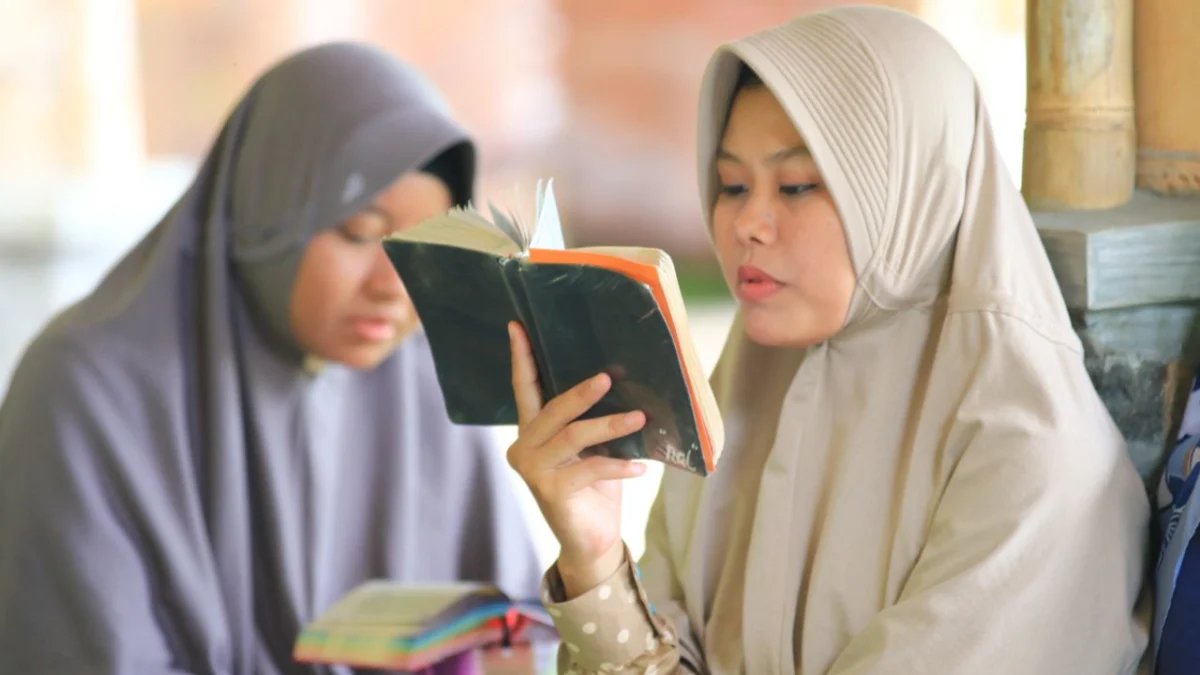 Luangkan Waktu untuk Membaca Al-Qur’an, Berikut Manfaatnya?