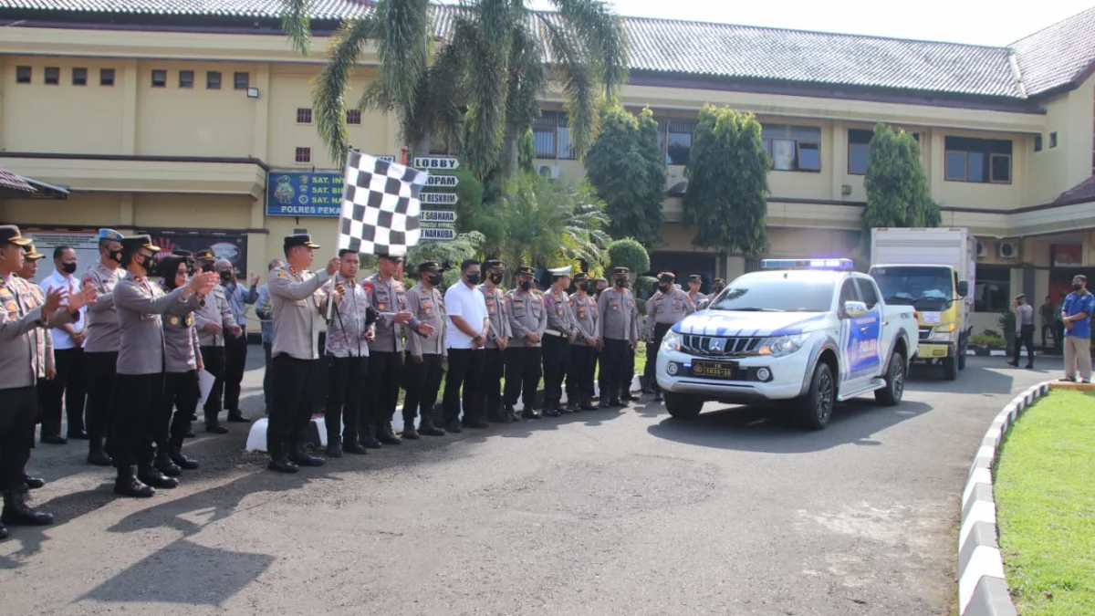 Polres Pekalongan Salurkan Bantuan Ke Cianjur, Dari Sarung Pekalongan Hingga Popok Bayi