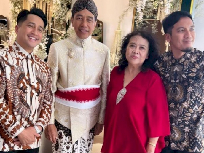 Irfan Hakim Kenakan Batik Bermotif Burung Hong Khas Pekalongan