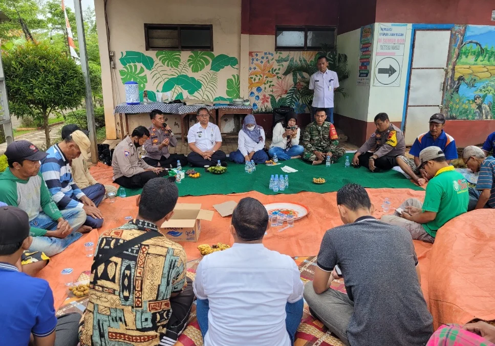 Jumat Curhat Polsek Buaran di Kelurahan Sapugarut