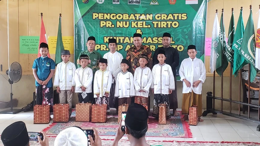 8 Anak Ikuti Khitanan Massal Ansor Ranting Tirto, Ada yang Menangis, Santai Bahkan Rileks