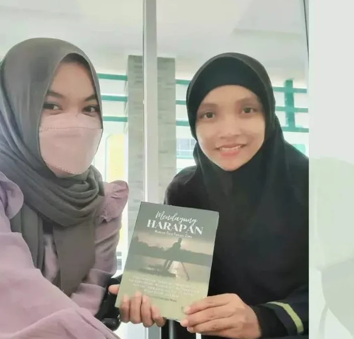 Review Buku : Mendayung Harapan: Memoar Para Pencari Ilmu