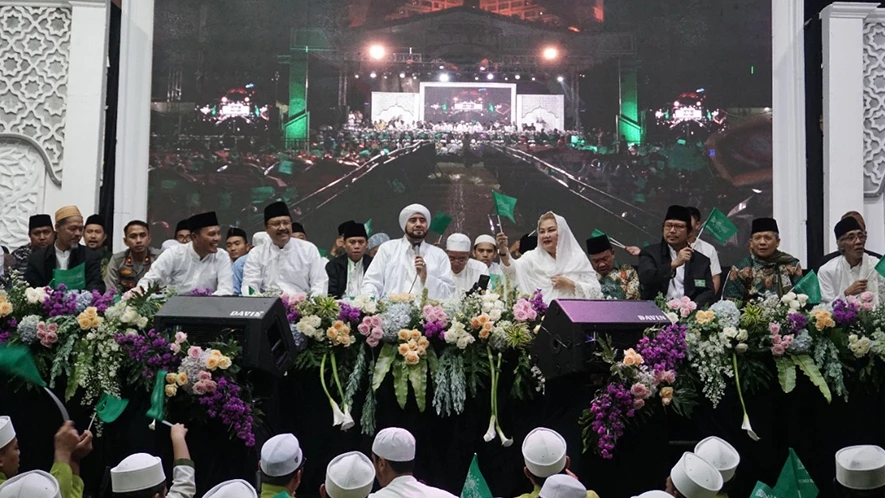 Peringati 1 Abad NU dengan Sholawat dan Dzikir, Meski Hujan Deras Tak Menyurutkan Semangat Bermunajat kepada Allah SWT