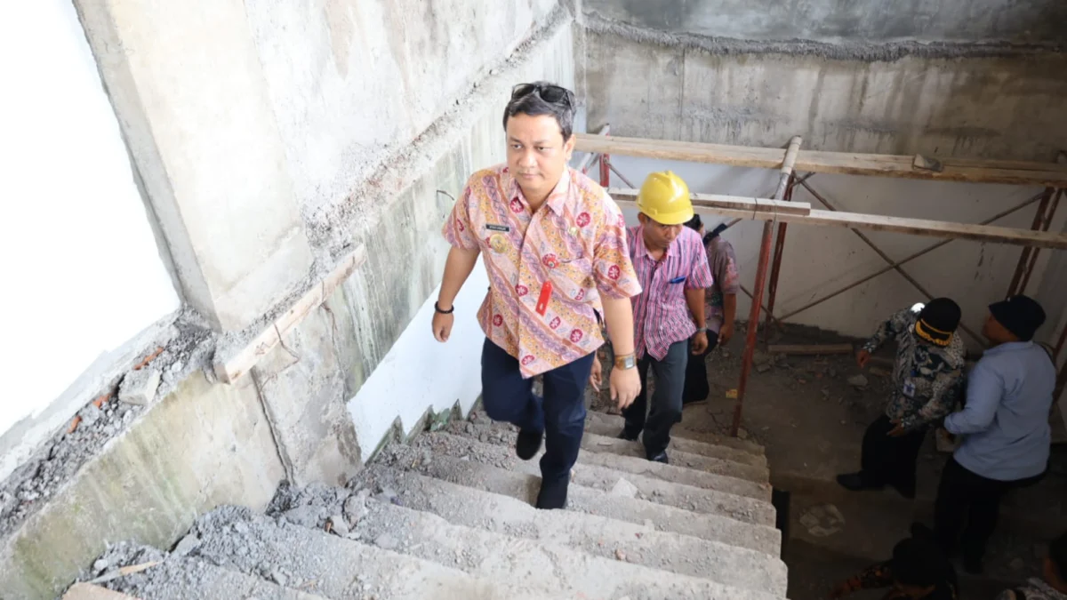 Tinjau Proyek Gedung Kecamatan Pekalongan Timur, Walikota Aaf Temukan Bekas Cor Bergelombang