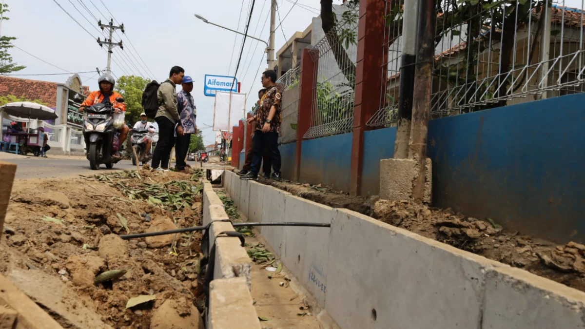 Pengaspalan Jalan Dharmabakti Sepanjang 810 meter Baru Capai 10% , Walikota Aaf Ancam Blacklist