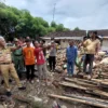 Cek Banjir, Ganjar Siap Bantu Rehab Rumah dan Alat Sekolah